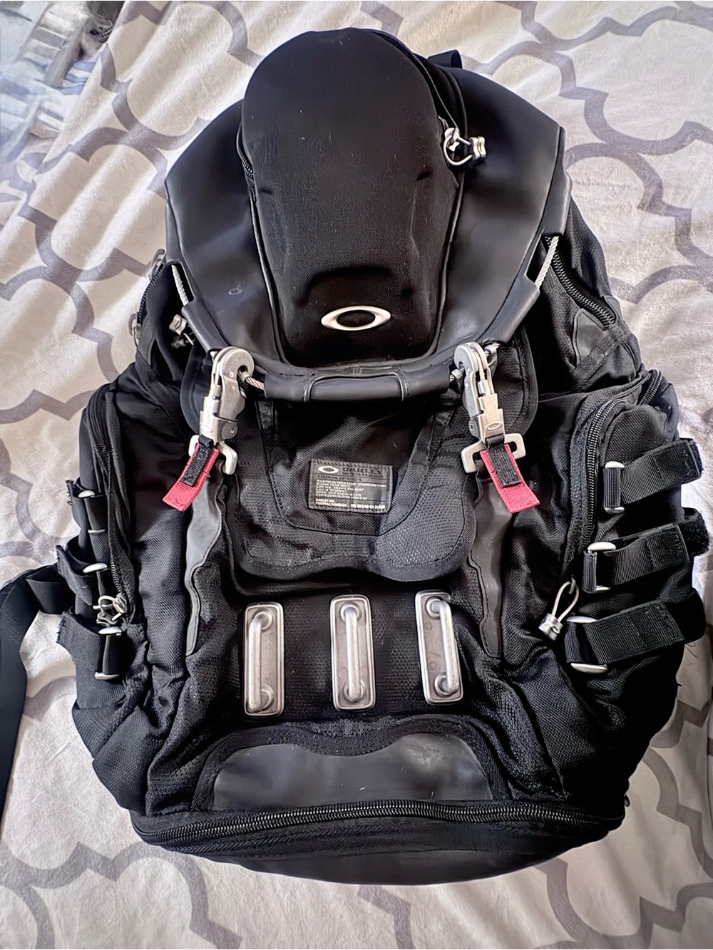 Oakley Kitchen Sink tactical backpack, like new (Rare)